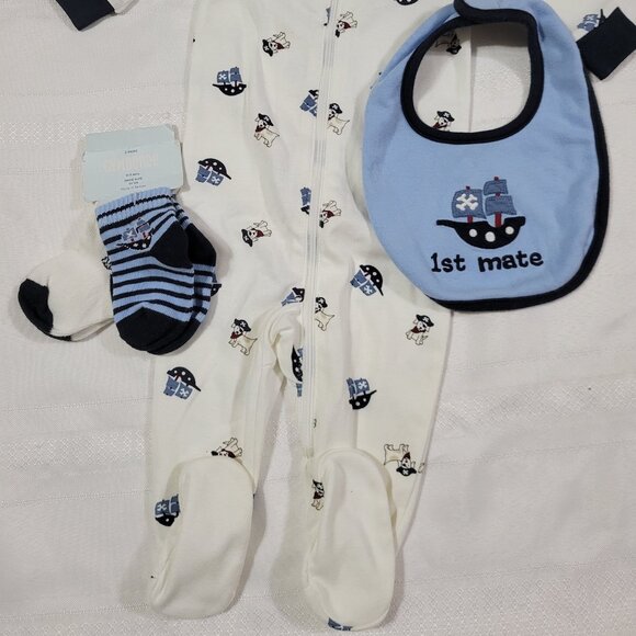 Gymboree Tiny Pirates NWT 0-3 month sleeper & socks, Used Bib. Mixed Bin Z34 - Picture 2 of 7